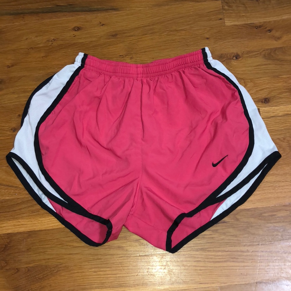 NIKE WOMENS DRI FIT TEMPO SHORTS
